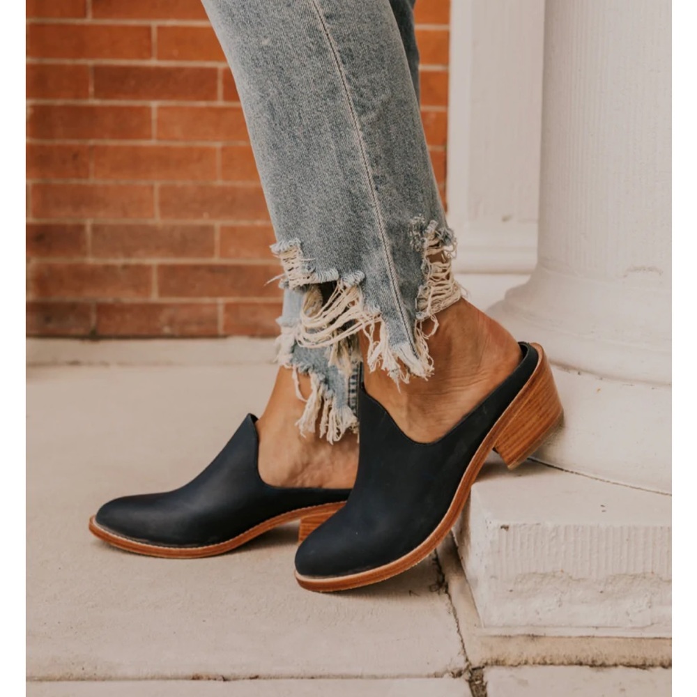 Black leather mules, handmade Peru, hardly worn